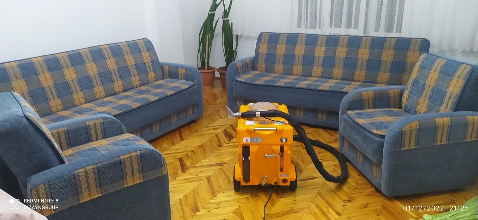 Ekose kumaş koltuk takımının yerinde buharlı yıkanması