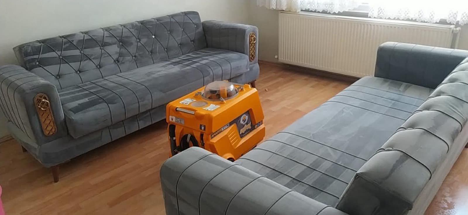 Gri kadife koltuk takımı buharlı yıkama sonrası